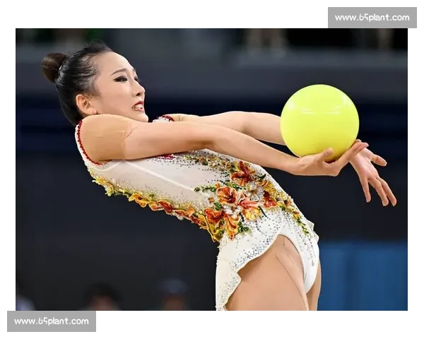 艺术体操比赛：美与力量的极限挑战，展现运动员的优雅与技巧